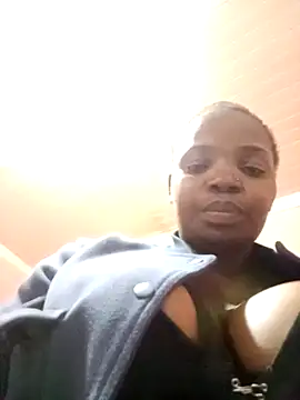 ShySexyBaddiexx online show from February 12, 2:13 am