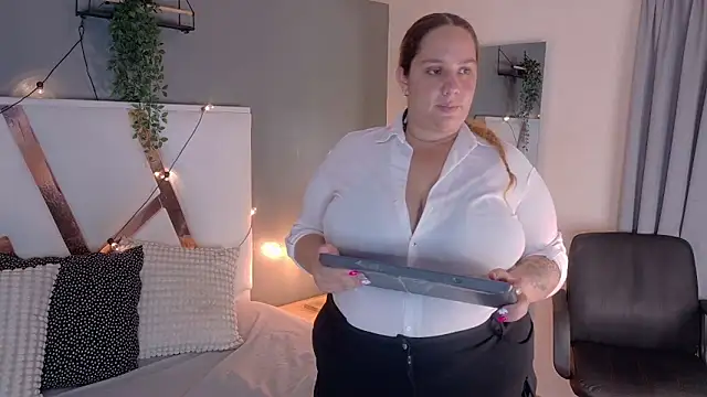 JenaCooper  online show from April 21, 3:35 am