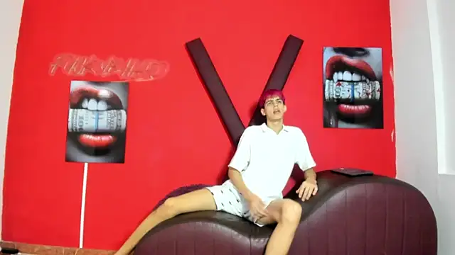 TWINKS FRIENDS online show from June 10, 1:54 pm