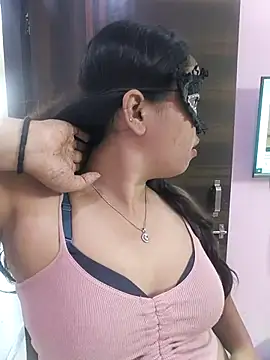 Iampriyaaa15 online show from November 7, 10:43 am