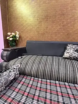 Iampriyaaa15 online show from April 23, 8:00 am