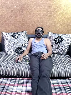 Iampriyaaa15 online show from December 2, 8:05 am