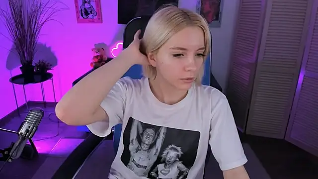 AuroraWrenfield online show from December 22, 3:20 am