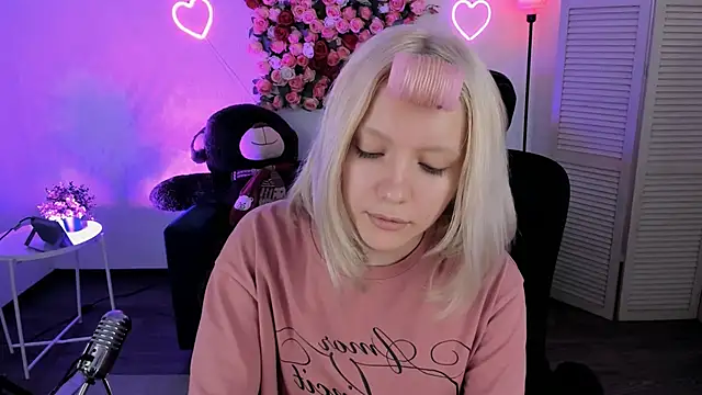 AuroraWrenfield online show from April 28, 4:16 am