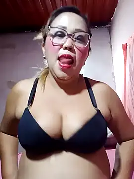 Snapshot of shaktisub_ chatting on October 4, 10:58 pm shaktisub online show from October 4, 10:58 pm