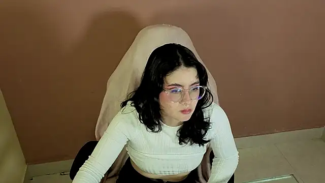 LiLLiAnderson online show from April 26, 1:42 pm