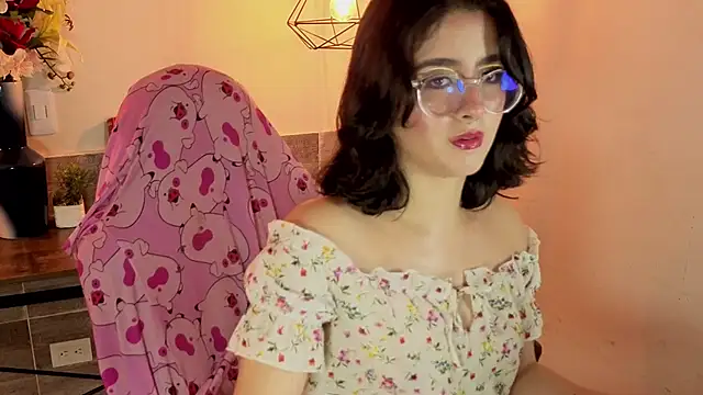 LiLLiAnderson online show from November 11, 1:30 pm