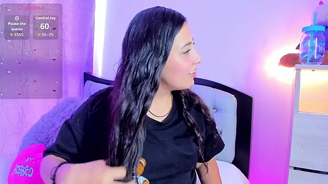 my aleja  online show from April 27, 4:37 pm