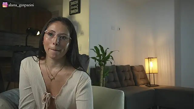 alana gasparini online show from November 8, 1:32 am