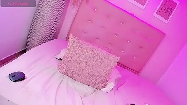 ANNIE DOLCE  online show from April 21, 2:51 am