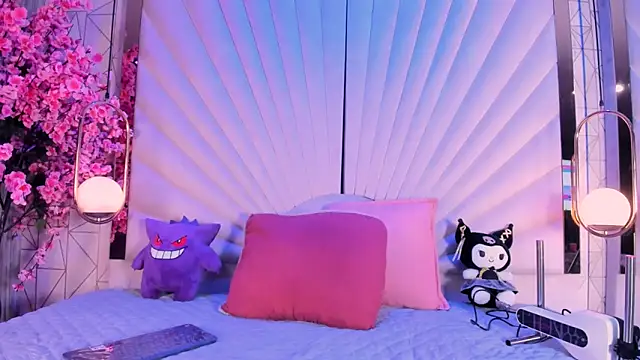 VesperVelvet online show from April 26, 5:05 am