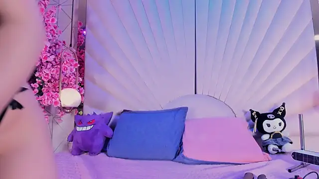 VesperVelvet online show from April 22, 5:37 am