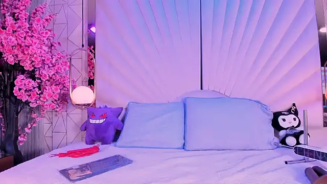 VesperVelvet online show from April 25, 5:21 am