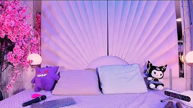 VesperVelvet online show from April 27, 5:15 am