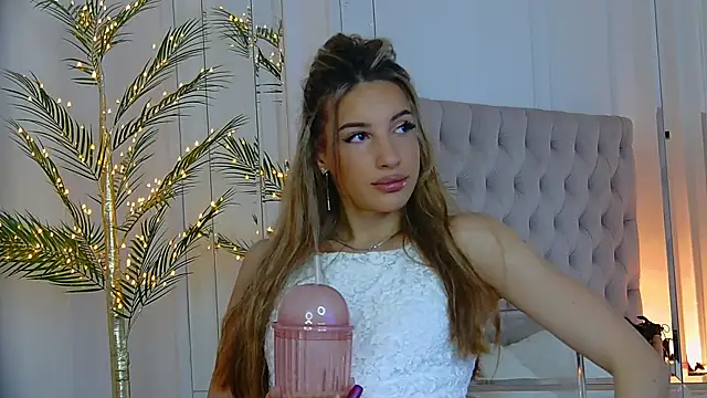 KimmDaviss online show from June 11, 2:58 pm