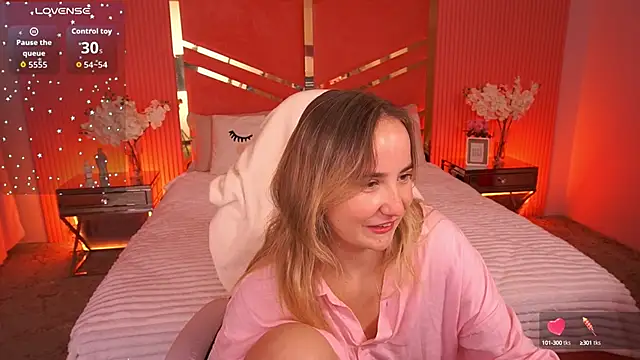Snapshot of SofieBloom chatting on October 12, 11:18 pm SofieBloom online show from October 12, 11:18 pm