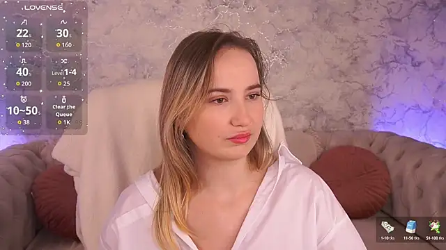 Snapshot of SofieBloom chatting on October 7, 10:47 pm SofieBloom online show from October 7, 10:47 pm