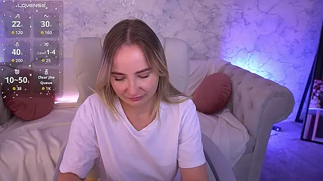 Snapshot of SofieBloom chatting on September 13, 11:13 pm SofieBloom online show from September 13, 11:13 pm