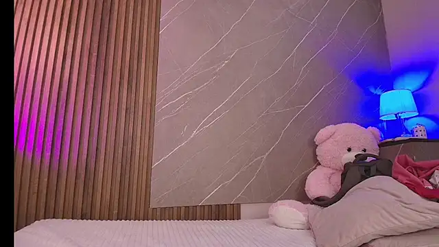 biancaa 18 online show from April 22, 7:44 pm