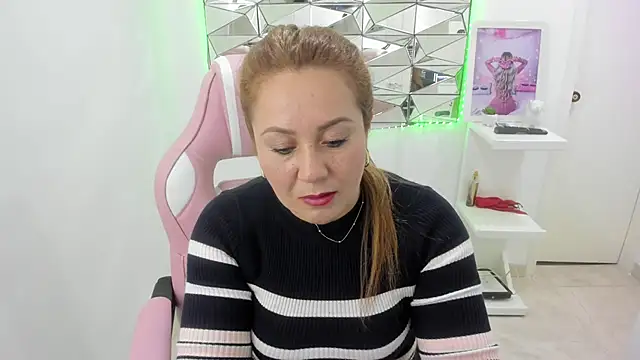 Snapshot of camixxx_m chatting on September 18, 1:20 pm camixxx m online show from September 18, 1:20 pm