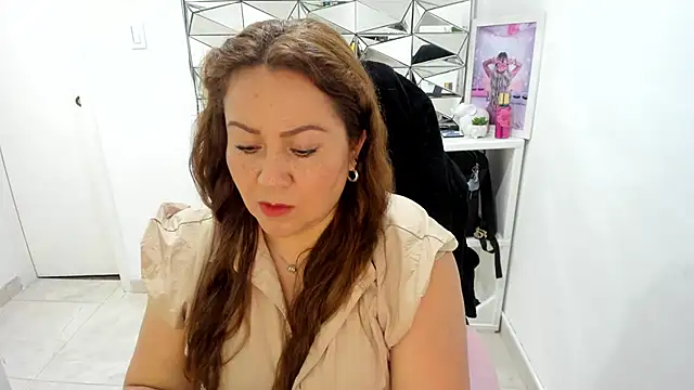 camixxx m online show from April 25, 12:41 pm