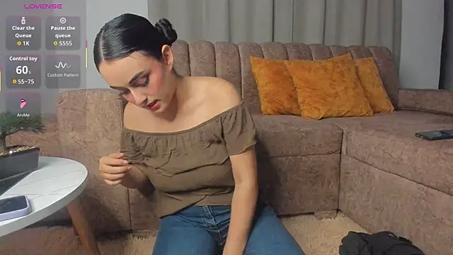 elizabeth lamer online show from April 24, 1:08 am