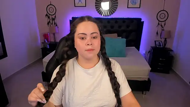 LolaVillalobos online show from April 24, 12:41 pm