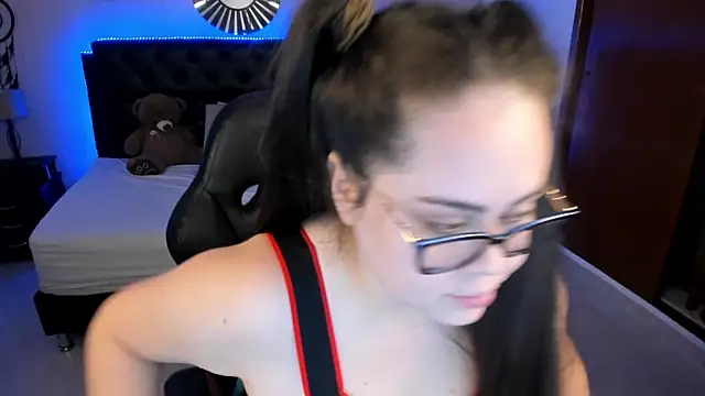 LolaVillalobos online show from April 25, 1:41 pm