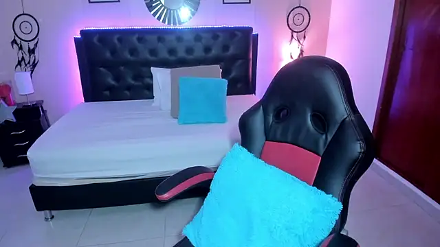 LolaVillalobos online show from March 12, 12:30 pm