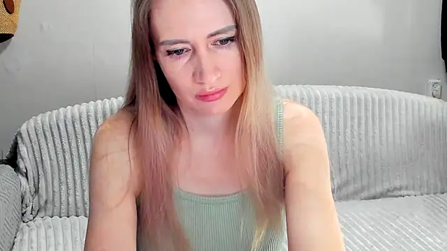 JessFoxxx online show from April 20, 4:04 am