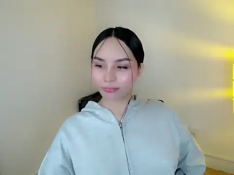 holly tabby online show from May 24, 7:46 pm