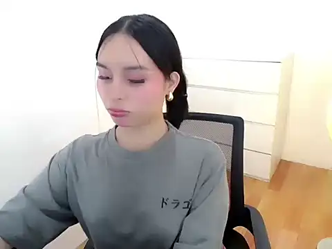 holly tabby online show from September 9, 8:41 pm