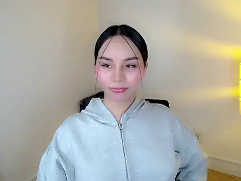 holly tabby online show from May 22, 9:24 pm