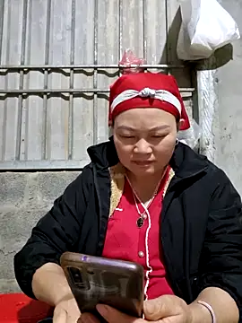 yoowwmr online show from November 16, 12:05 pm