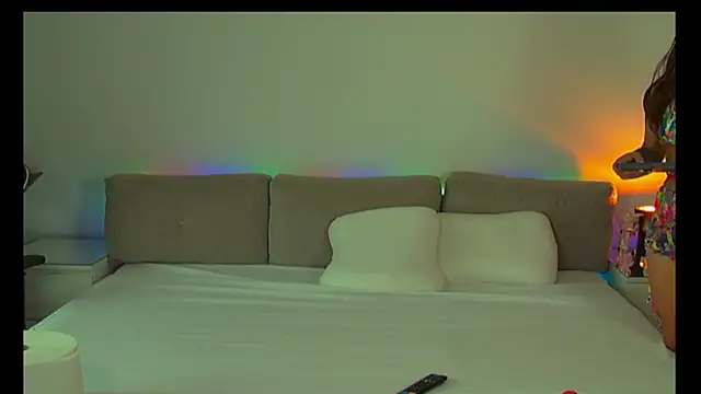 QueeAnne online show from September 10, 1:44 pm