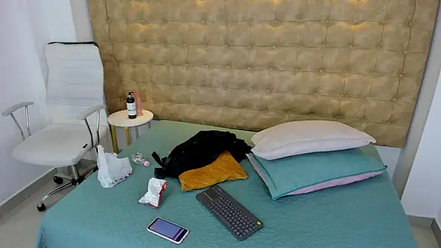 Snapshot of MiiaSmith__ chatting on September 8, 8:08 pm MiiaSmith online show from September 8, 8:08 pm