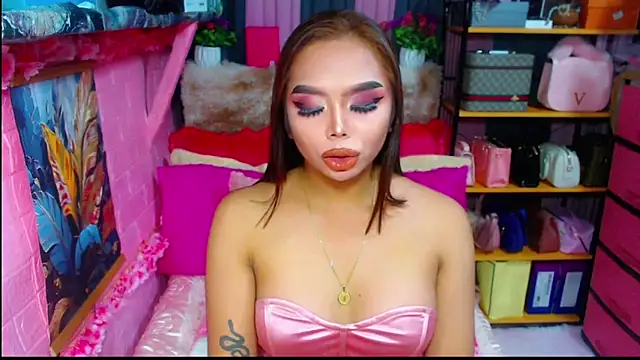 Snapshot of MoniqueCeleste chatting on October 10, 5:07 pm MoniqueCeleste online show from October 10, 5:07 pm