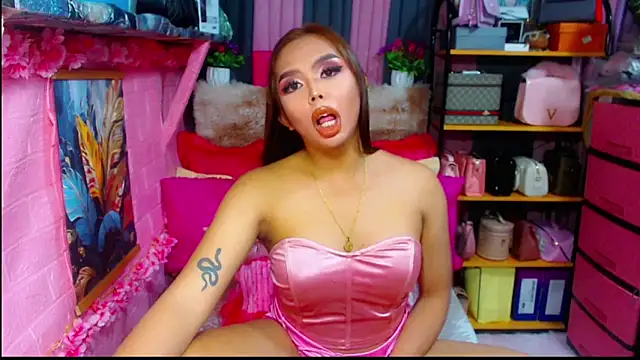 Snapshot of MoniqueCeleste chatting on October 12, 5:48 pm MoniqueCeleste online show from October 12, 5:48 pm