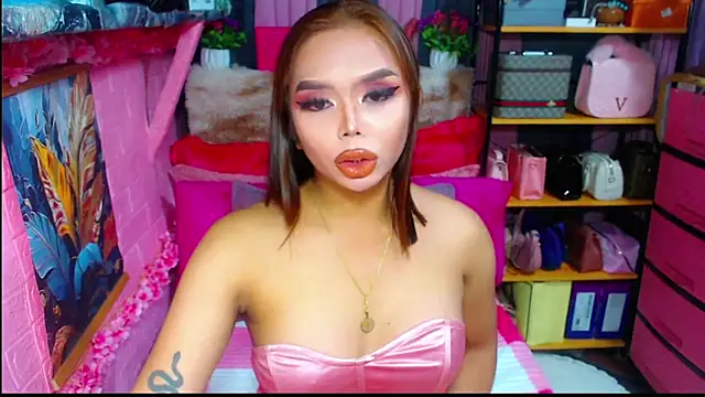 Snapshot of MoniqueCeleste chatting on October 8, 4:55 pm MoniqueCeleste online show from October 8, 4:55 pm