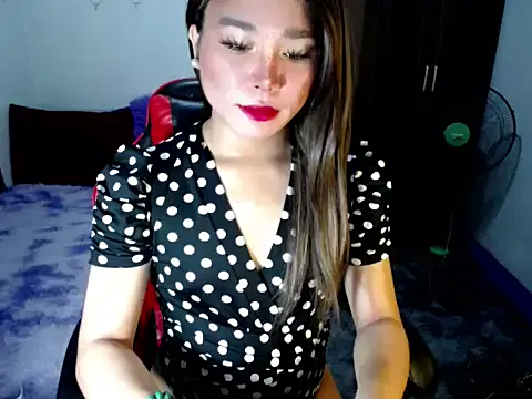 Urassiansweetcummer online show from December 2, 2:24 am