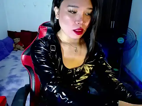 Urassiansweetcummer online show from July 2, 2:33 am
