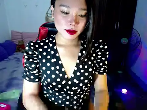 Urassiansweetcummer online show from June 16, 1:50 am