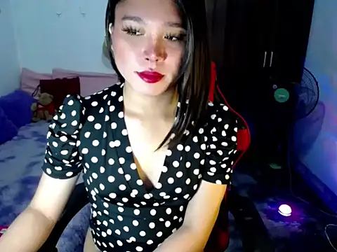 Urassiansweetcummer online show from June 18, 3:08 am