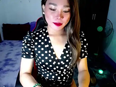 Urassiansweetcummer online show from December 16, 2:39 am