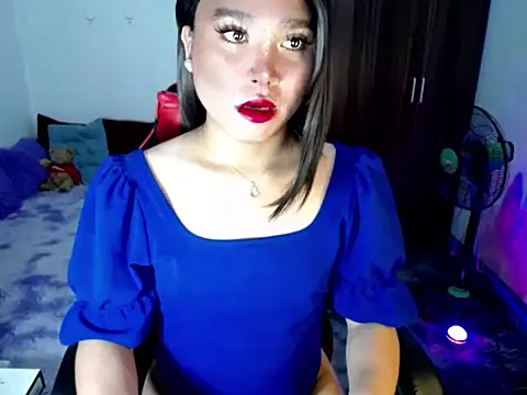 Urassiansweetcummer online show from April 22, 3:47 am