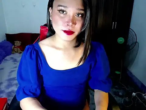 Urassiansweetcummer online show from July 11, 11:38 pm