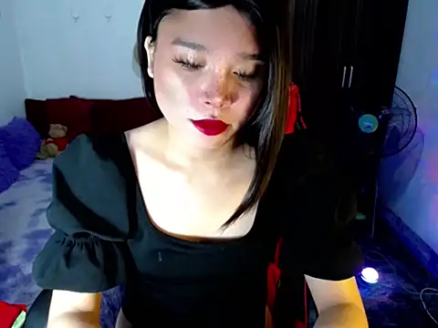 Urassiansweetcummer online show from June 21, 2:26 am