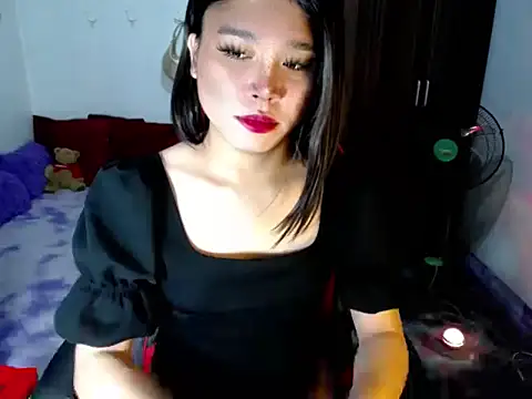 Urassiansweetcummer online show from June 24, 3:27 am