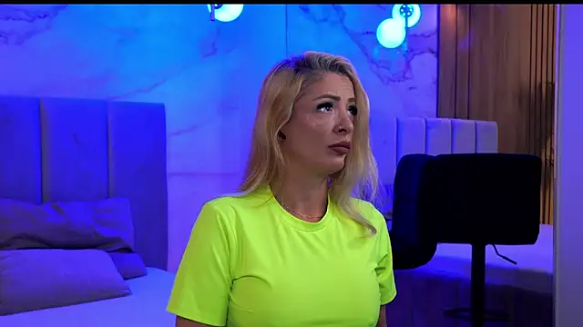 Izabellle02 online show from April 24, 3:42 am