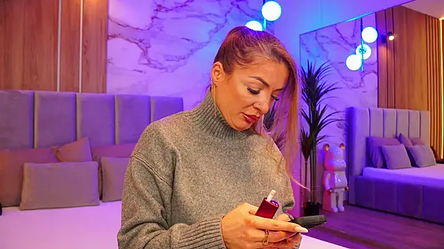 Izabellle02 online show from January 13, 6:19 am